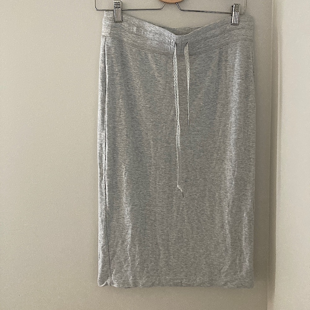 Lou & Grey gray lounge skirt, size M